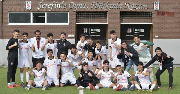 Beşiktaş U – 15 takımı şampiyon oldu