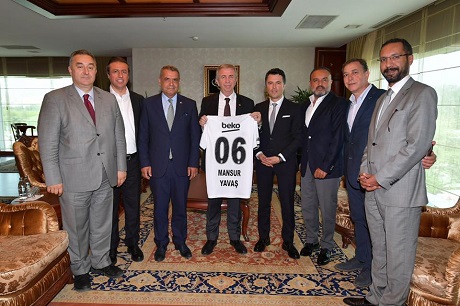 Anadolu Beşiktaşlılar Derneği’nden Ankara Büyükşehir Belediye Başkanı Mansur Yavaş’a ziyaret
