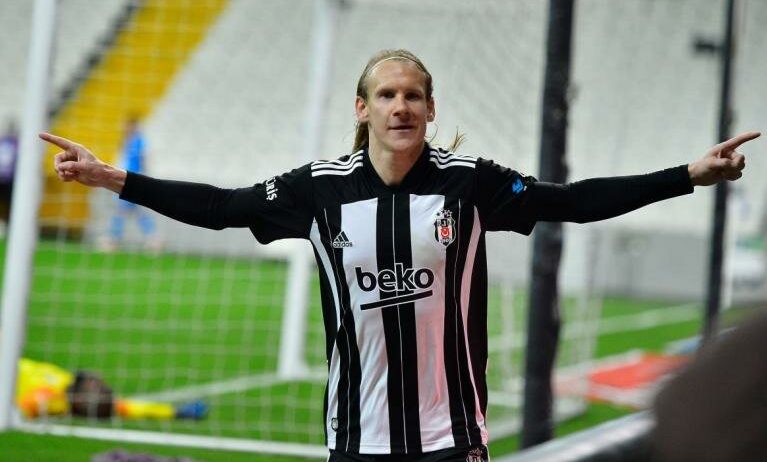 Beşiktaş, Domagoj Vida ile yeni sözleşme için masaya oturma kararı aldı