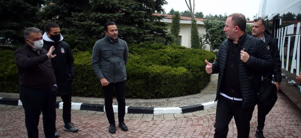 Başkan Ahmet Nur Çebi ve Emre Kocadağ, Kayserispor karşılaşması için takımı uğurladı