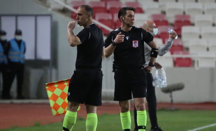 Sivasspor-Beşiktaş maçında Fırat Aydınus’un sözleri yayına yansıdı