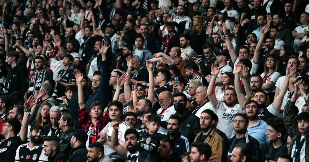 Beşiktaş – Kasımpaşa maçında tribünlerden Quaresma sesleri yükseldi